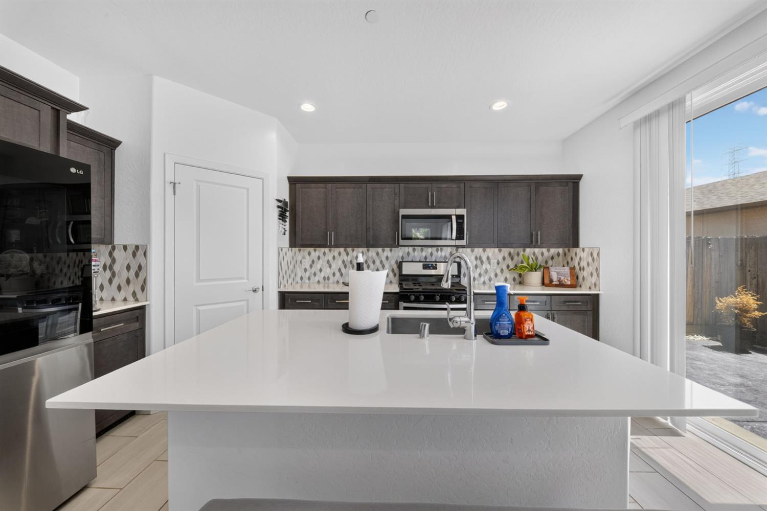 6137 W Richert Ave, Fresno, CA 93723