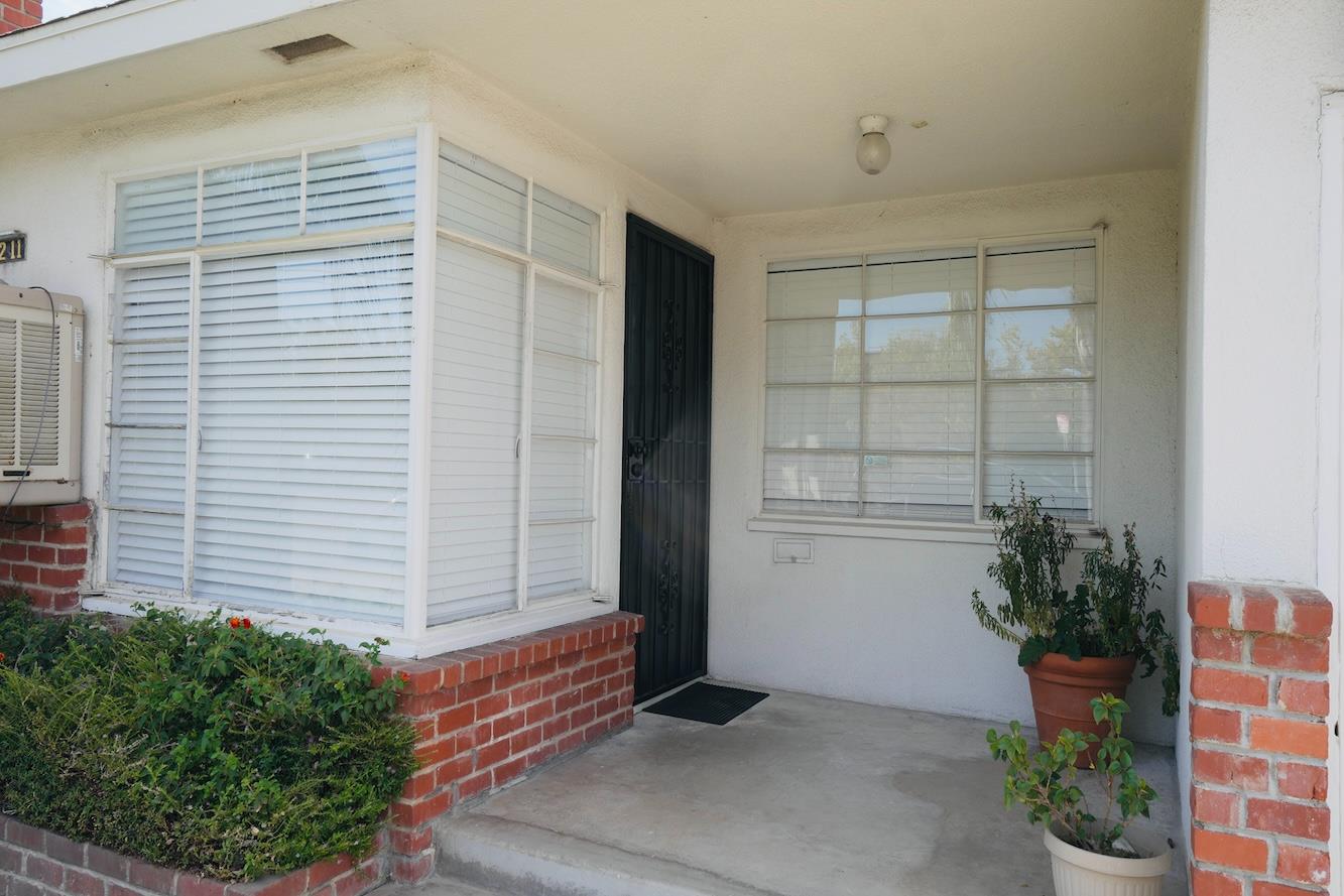 3211 E Ashlan Ave, Fresno, CA 93726
