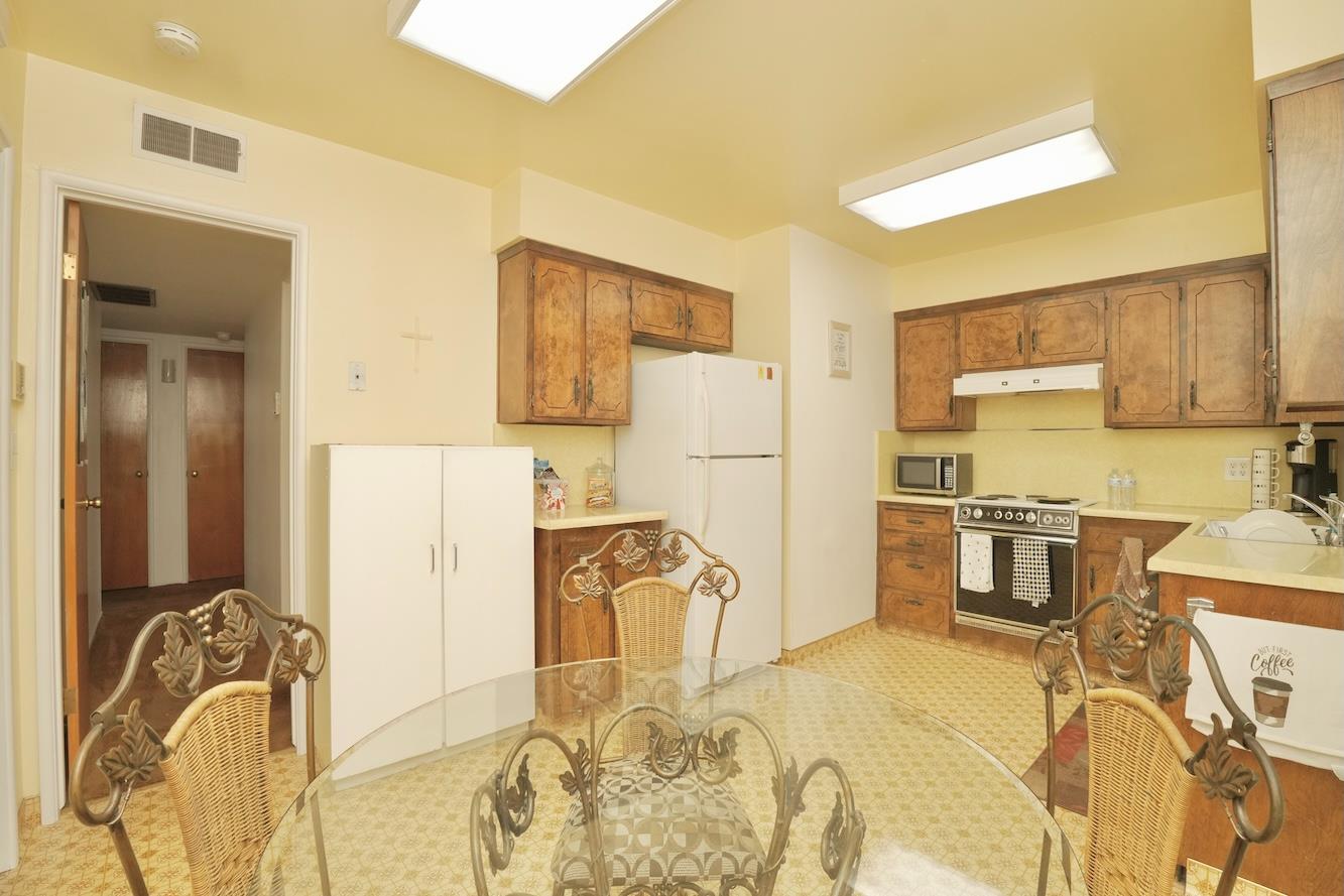 3211 E Ashlan Ave, Fresno, CA 93726