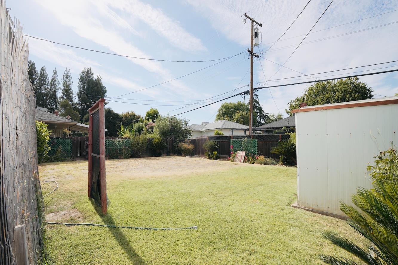 3211 E Ashlan Ave, Fresno, CA 93726