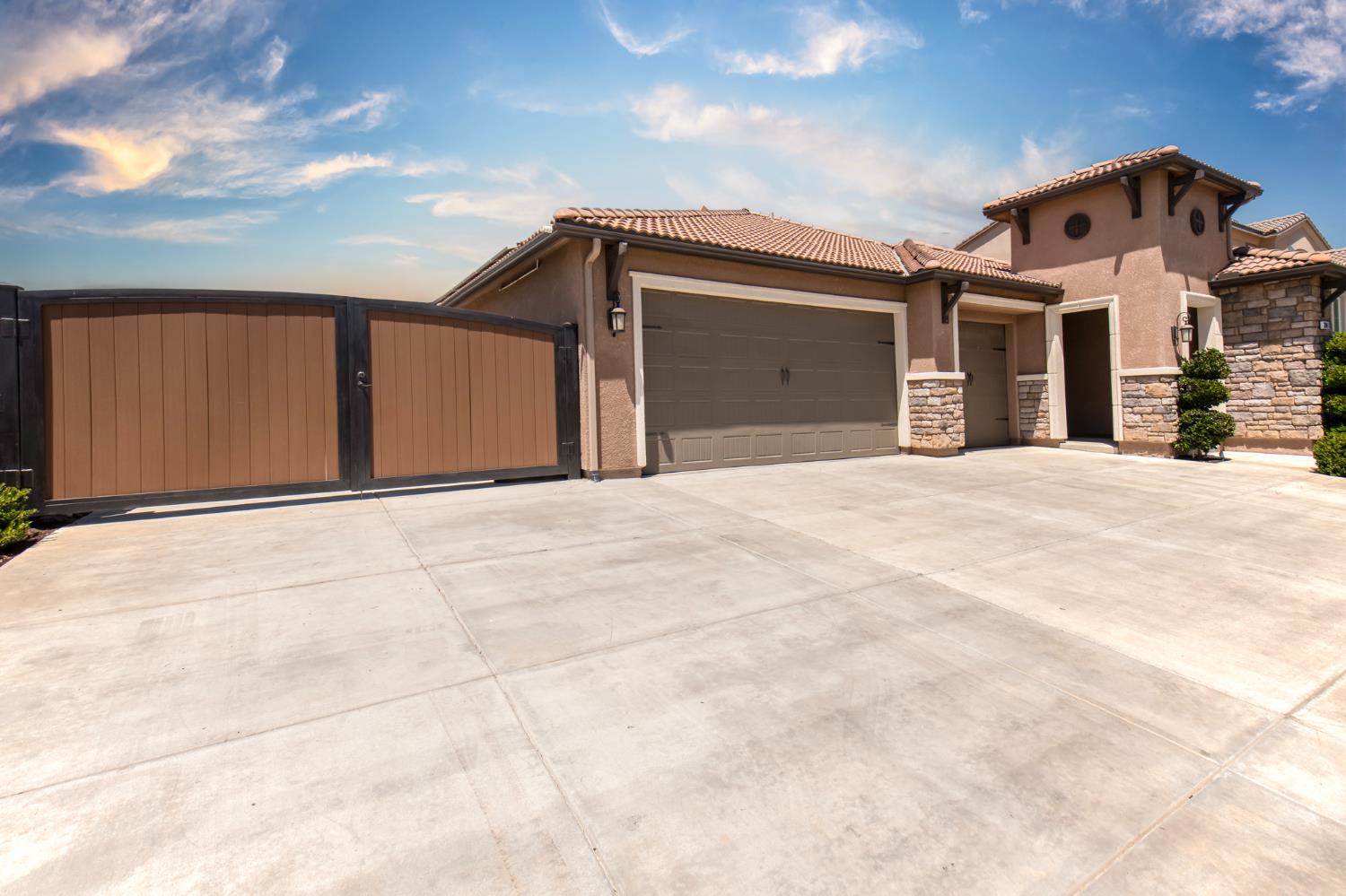 3941 Sussex Ave, Clovis, CA 93619