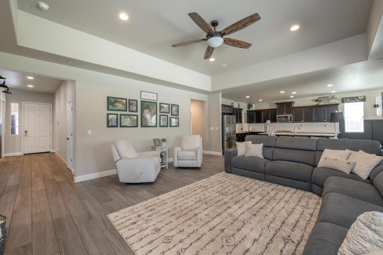 3941 Sussex Ave, Clovis, CA 93619