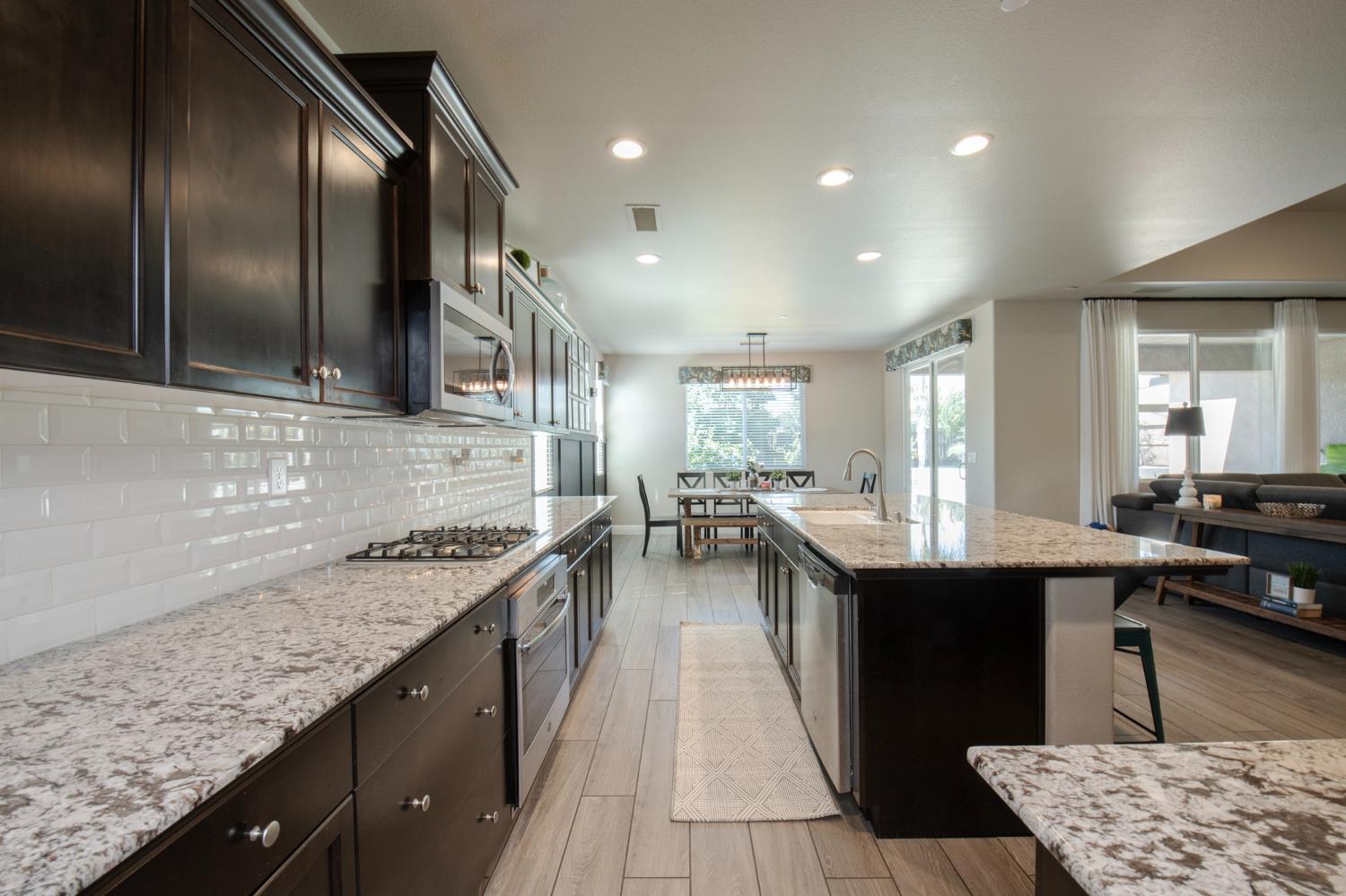 3941 Sussex Ave, Clovis, CA 93619