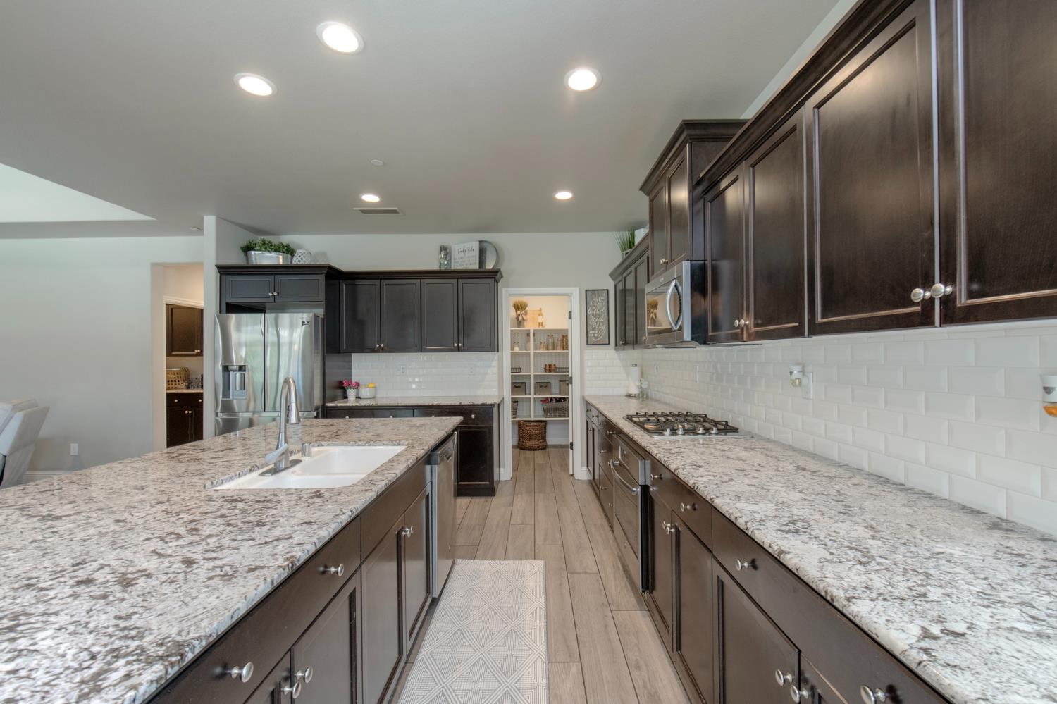 3941 Sussex Ave, Clovis, CA 93619