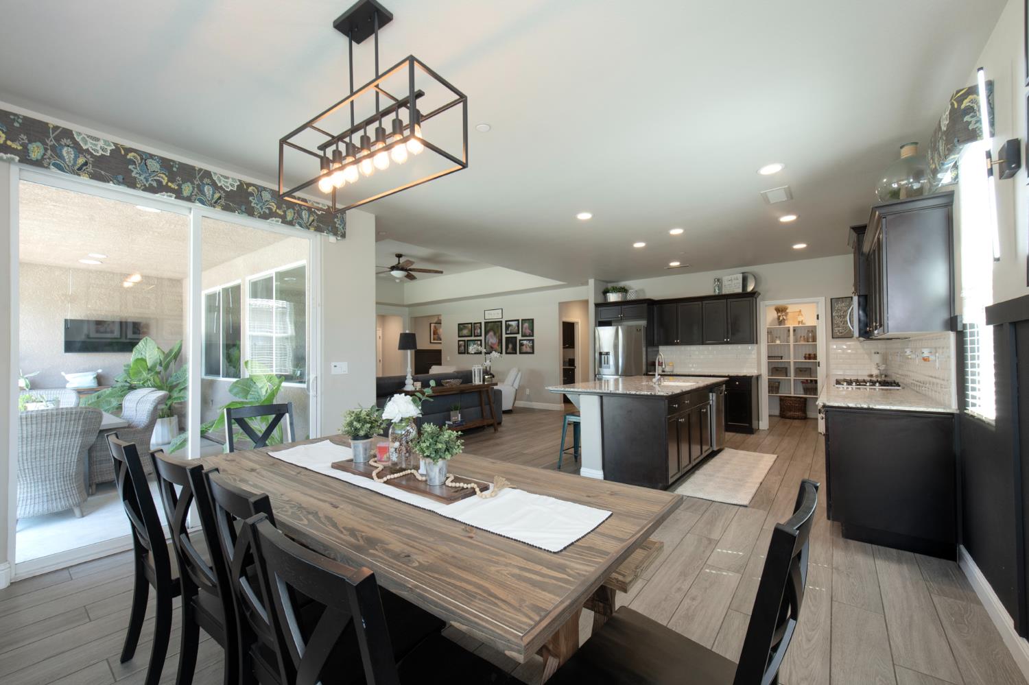 3941 Sussex Ave, Clovis, CA 93619