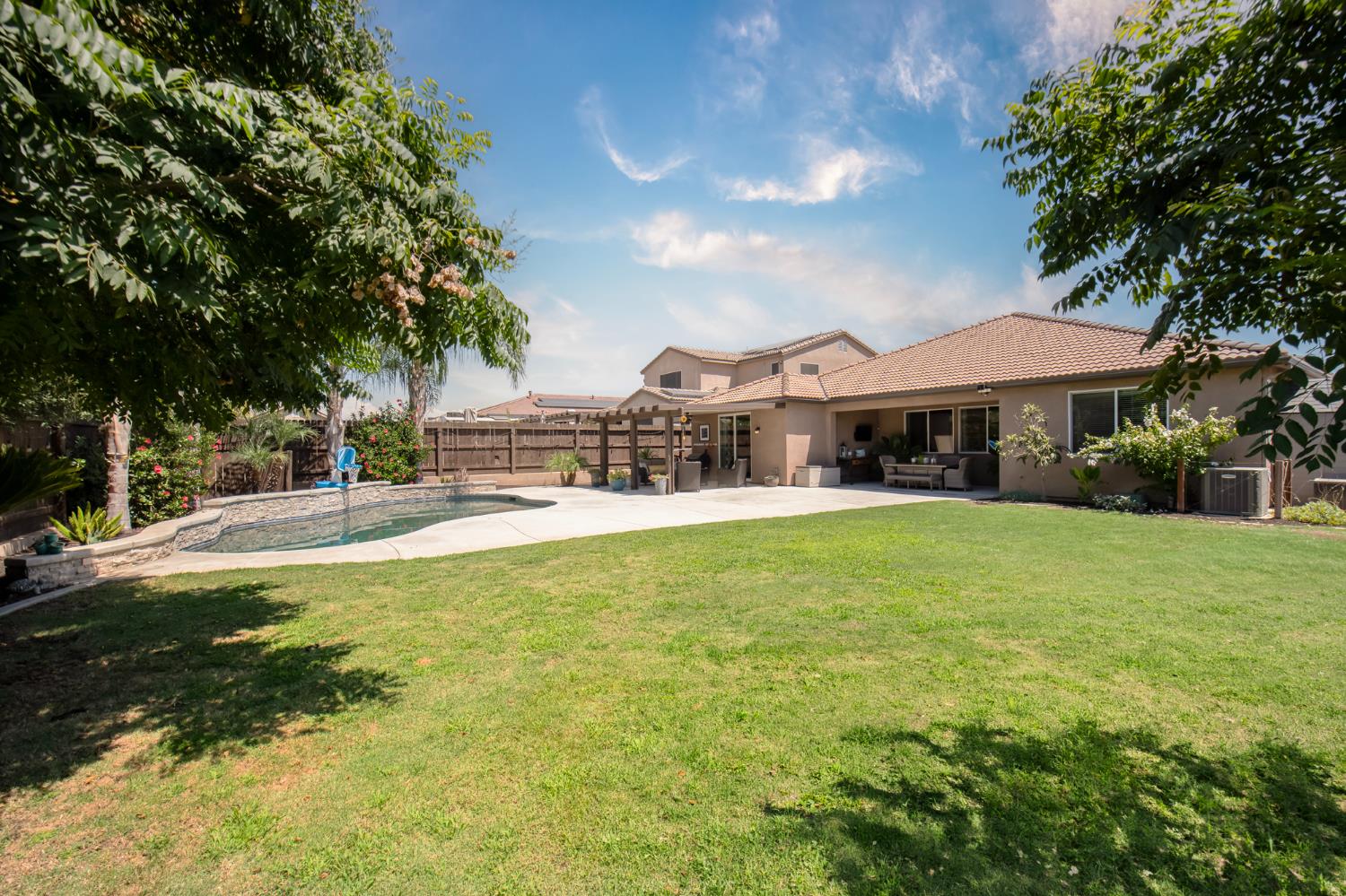 3941 Sussex Ave, Clovis, CA 93619