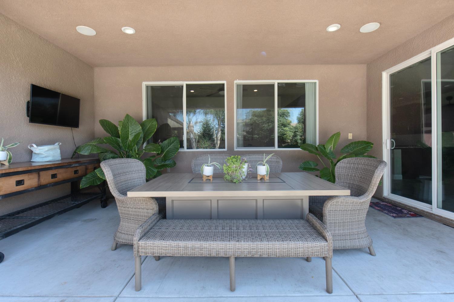3941 Sussex Ave, Clovis, CA 93619
