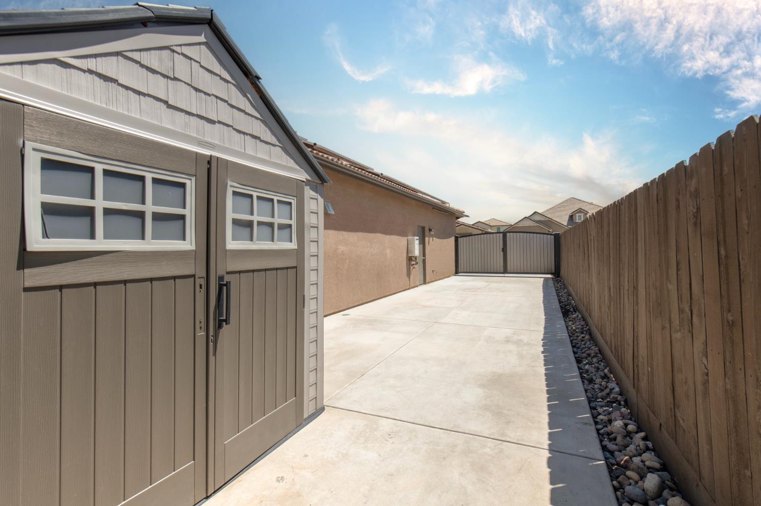 3941 Sussex Ave, Clovis, CA 93619