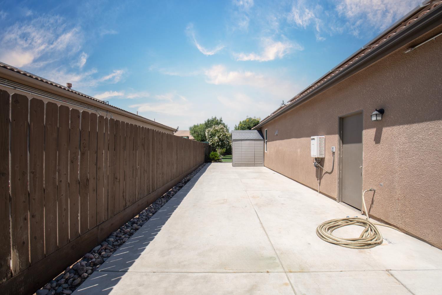 3941 Sussex Ave, Clovis, CA 93619