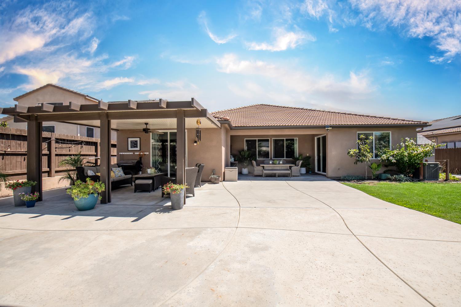 3941 Sussex Ave, Clovis, CA 93619