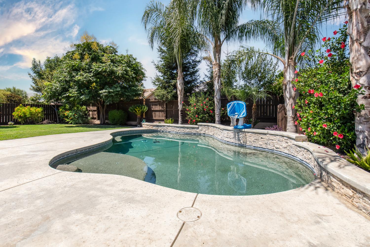 3941 Sussex Ave, Clovis, CA 93619