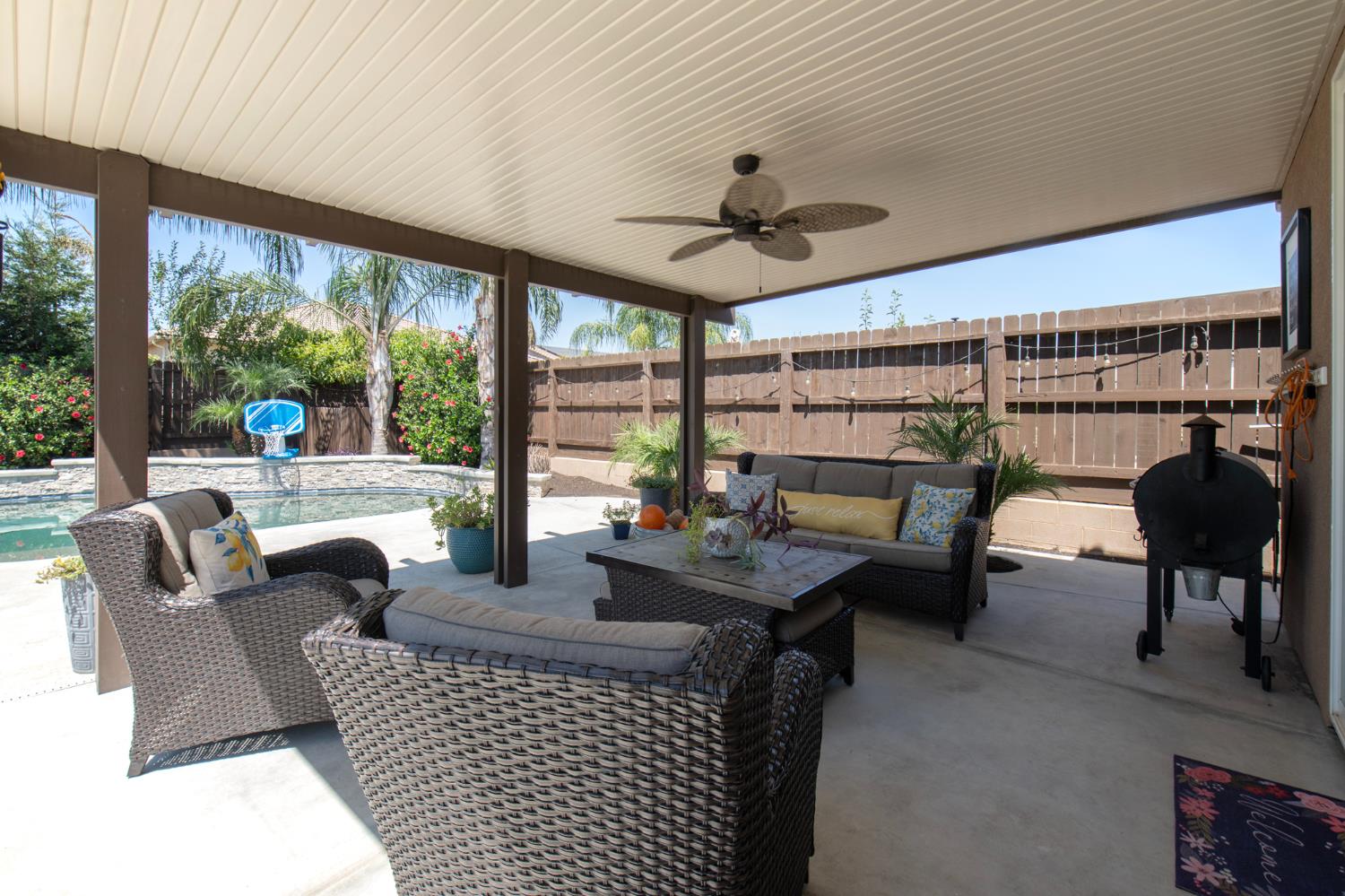 3941 Sussex Ave, Clovis, CA 93619