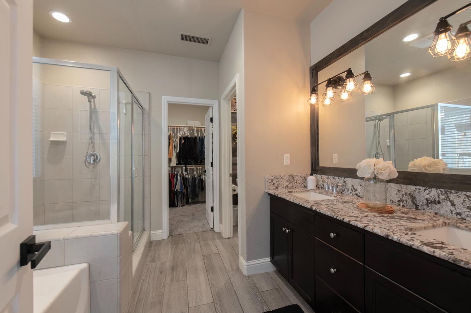 3941 Sussex Ave, Clovis, CA 93619