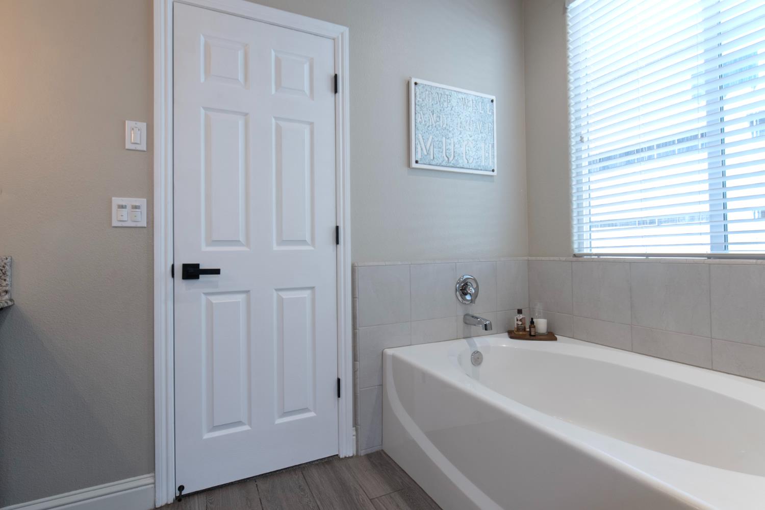 3941 Sussex Ave, Clovis, CA 93619