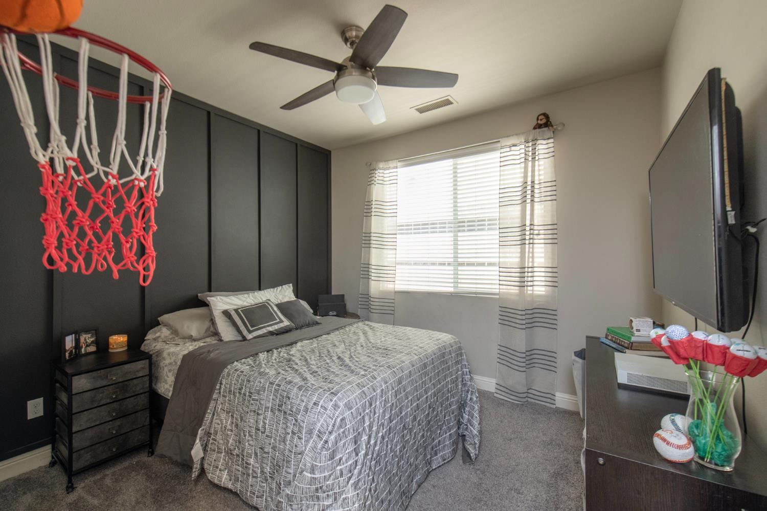3941 Sussex Ave, Clovis, CA 93619