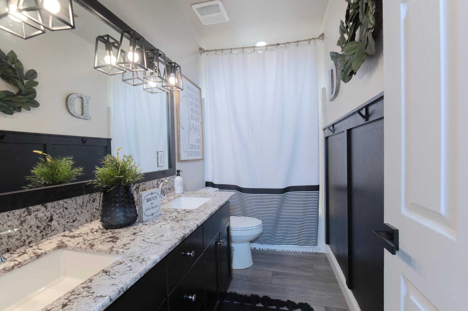 3941 Sussex Ave, Clovis, CA 93619