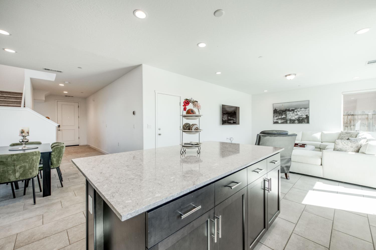 11189 N Ocaso Dr, Fresno, CA 93730