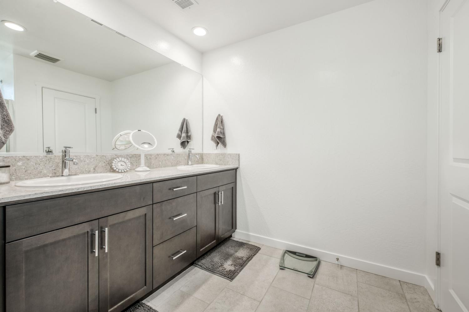 11189 N Ocaso Dr, Fresno, CA 93730