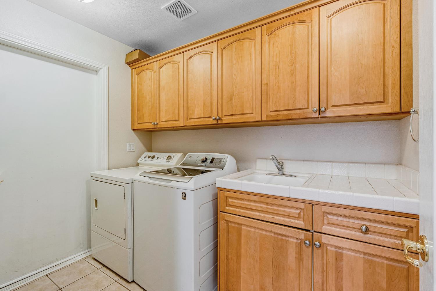 293 Post Ave, Sanger, CA 93657