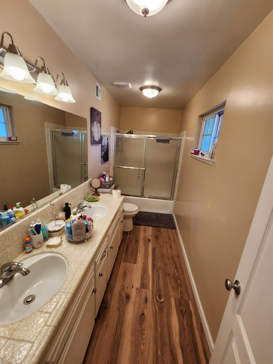 425 E Springfield Ave, Fresno, CA 93725