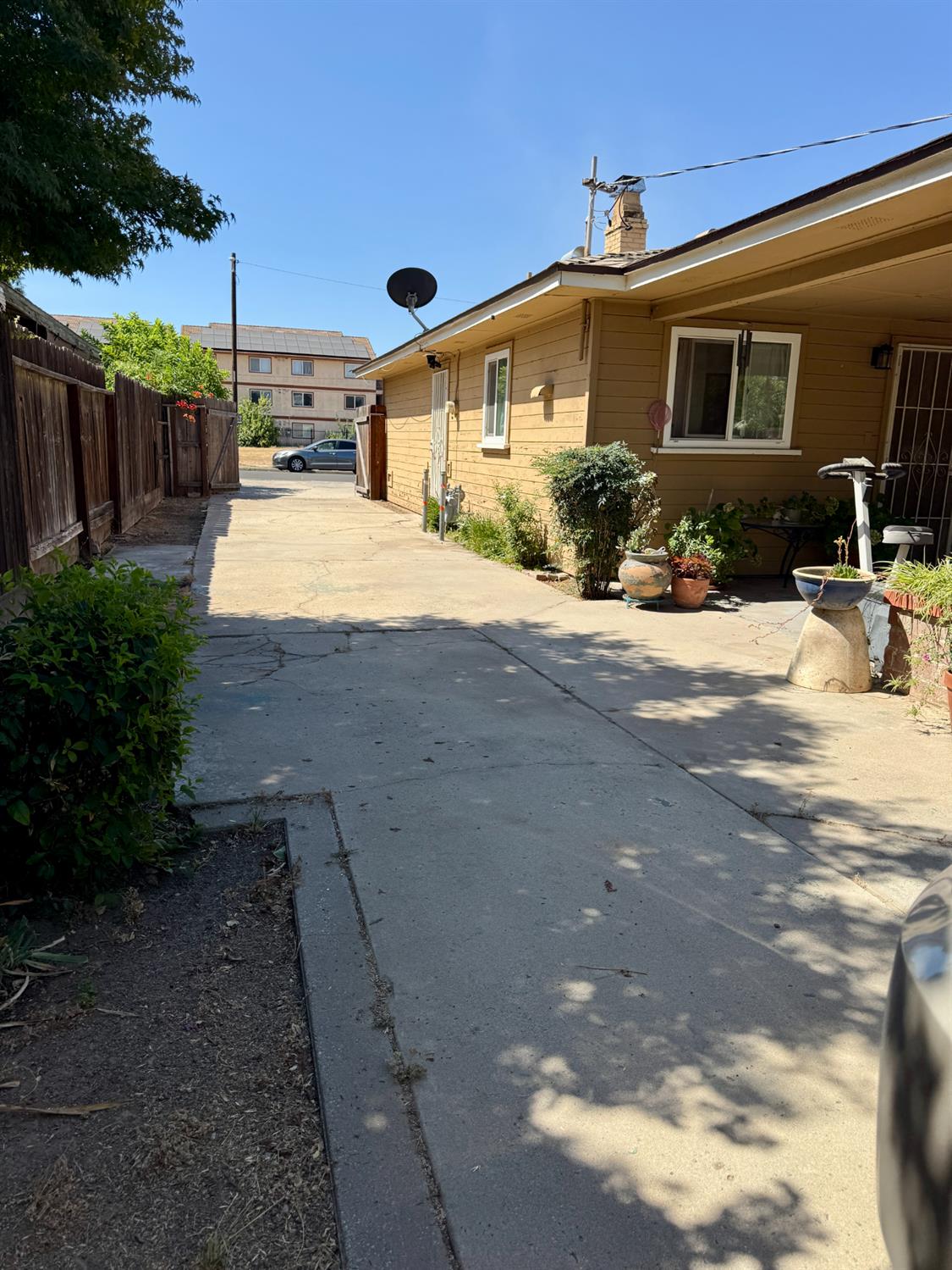 1313 E Griffith Way, Fresno, CA 93704