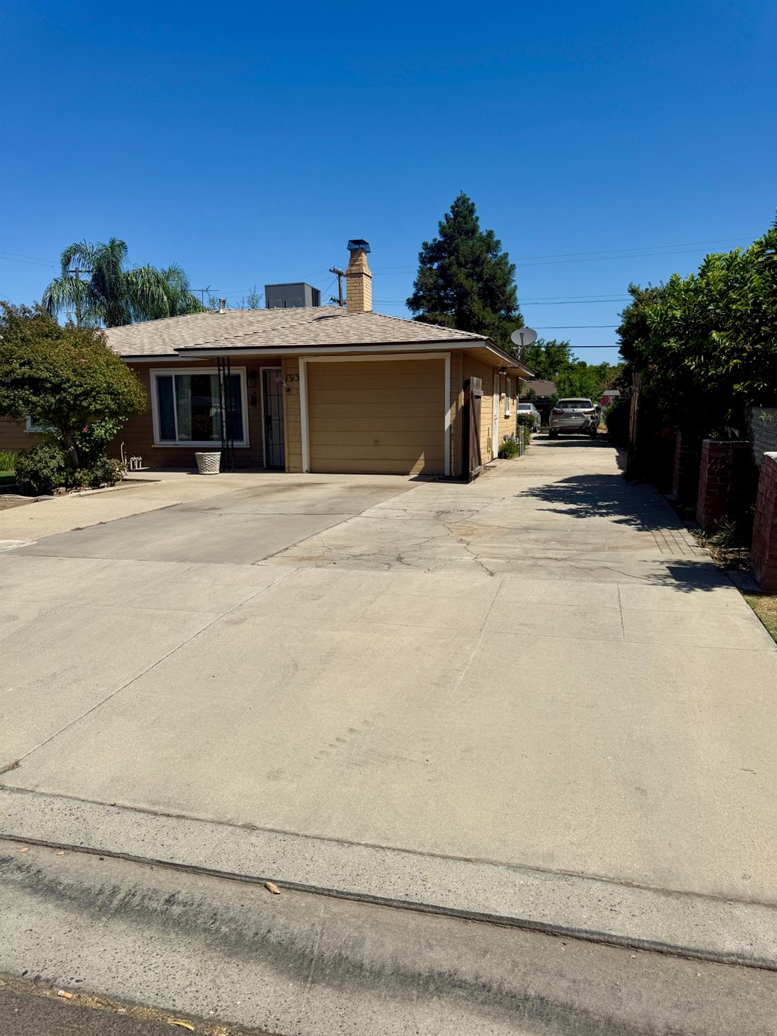 1313 E Griffith Way, Fresno, CA 93704