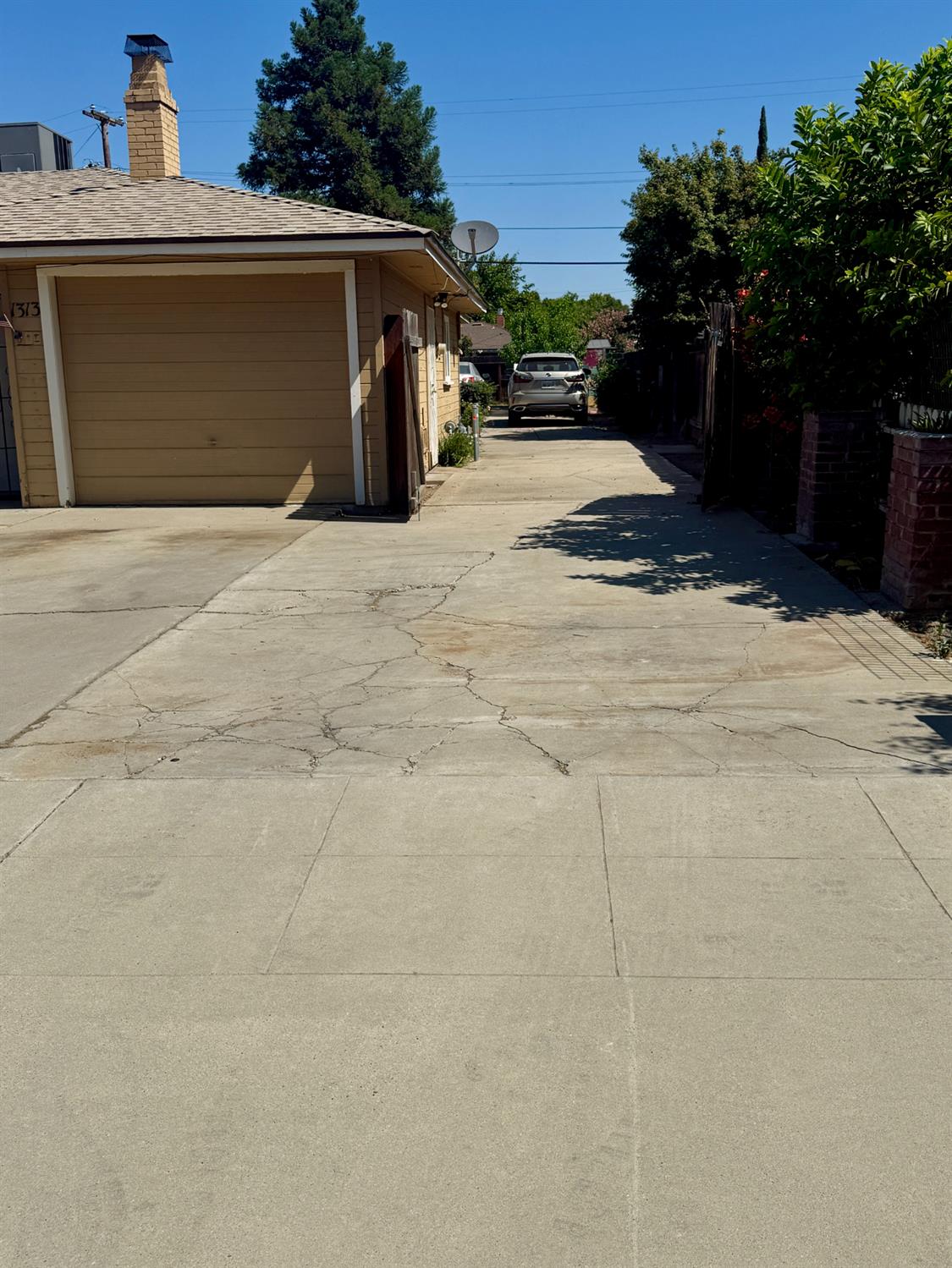 1313 E Griffith Way, Fresno, CA 93704