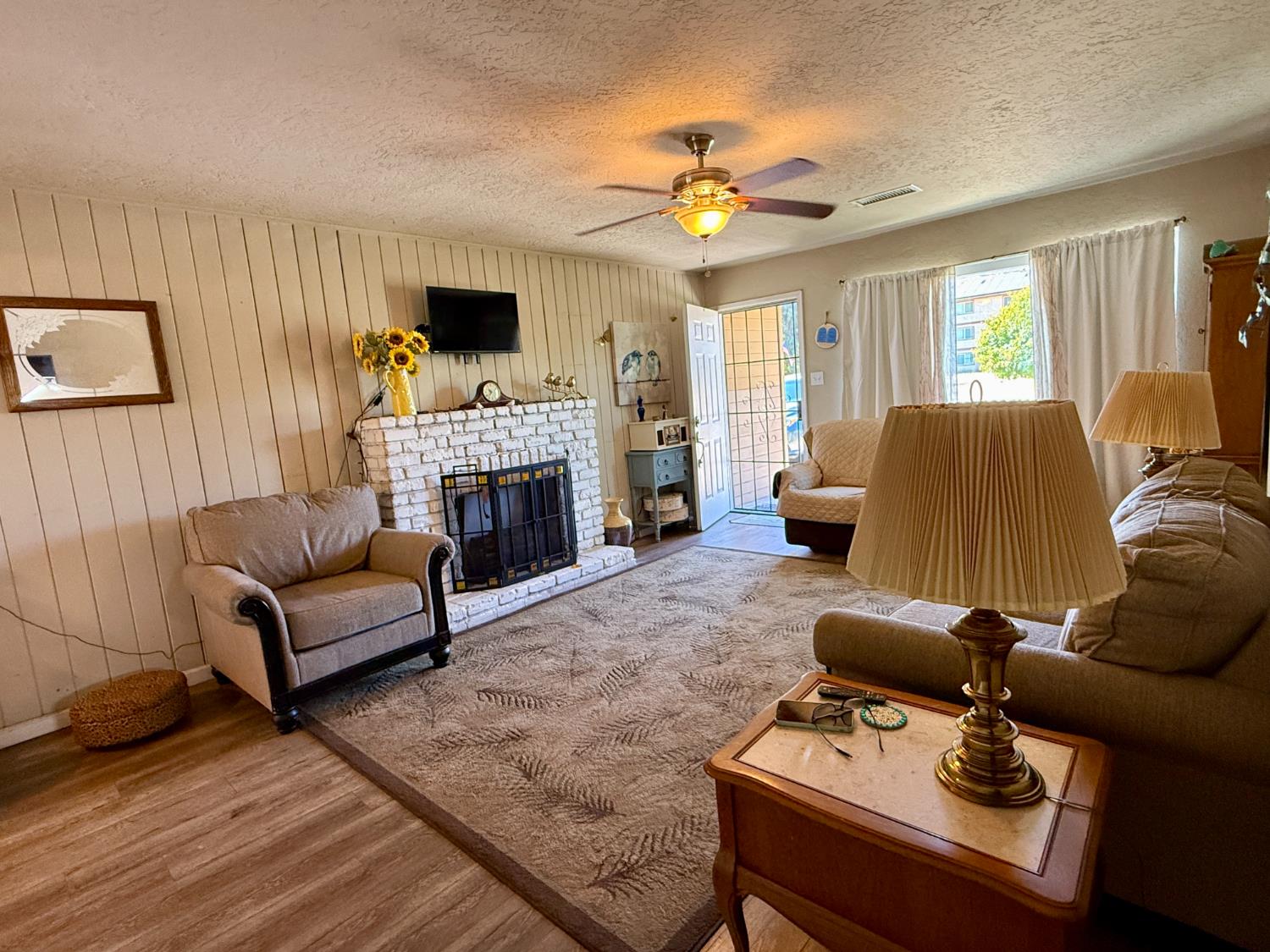 1313 E Griffith Way, Fresno, CA 93704