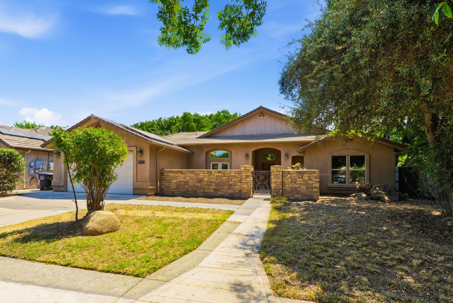 1534 S Manzanita St, Visalia, CA 93292