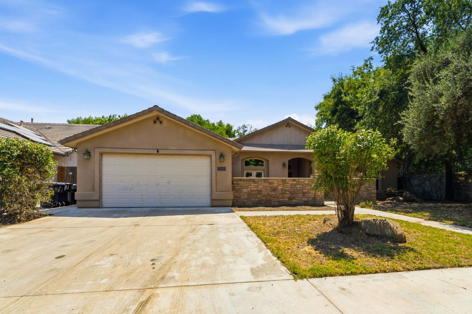 1534 S Manzanita St, Visalia, CA 93292