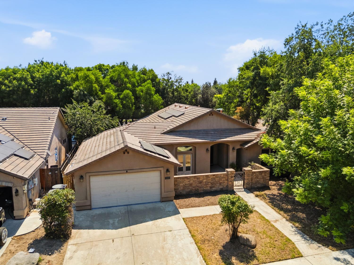 1534 S Manzanita St, Visalia, CA 93292