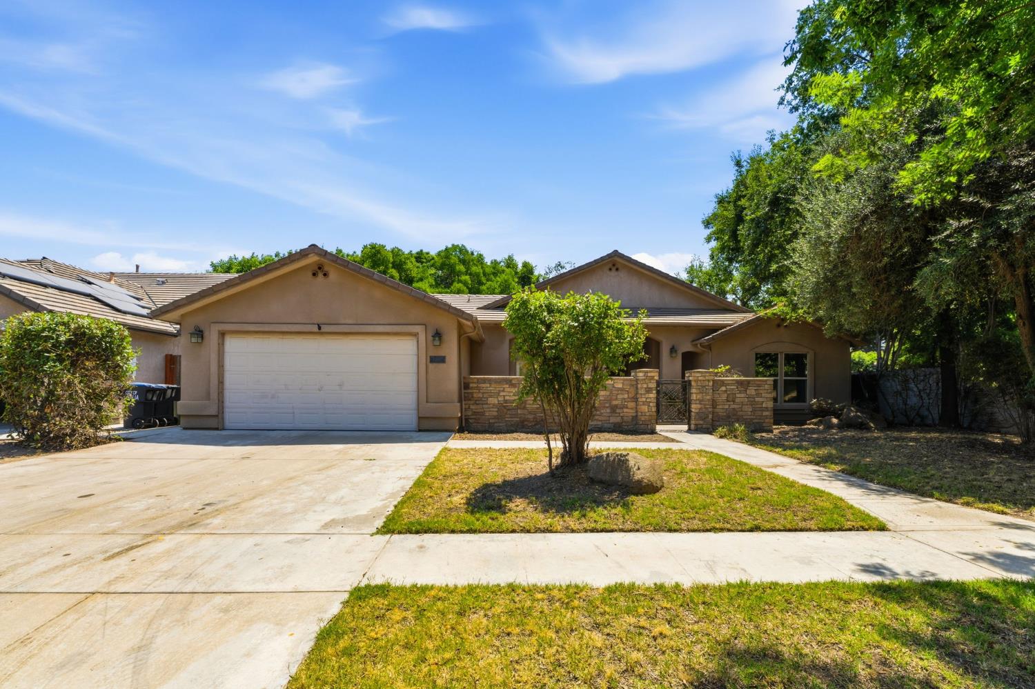 1534 S Manzanita St, Visalia, CA 93292