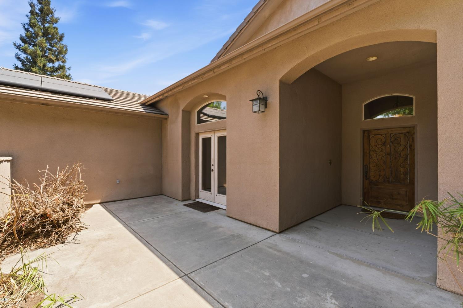 1534 S Manzanita St, Visalia, CA 93292