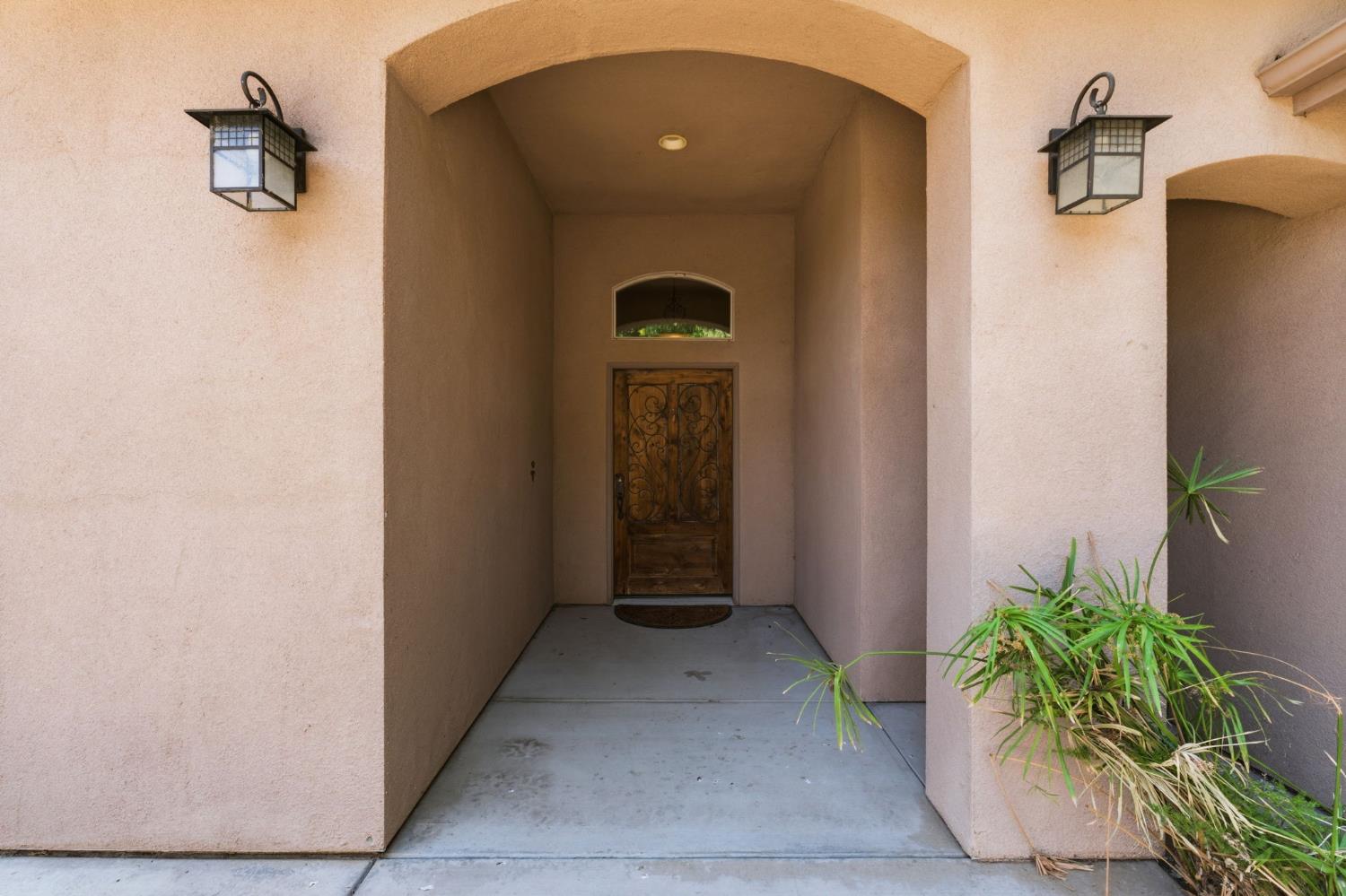 1534 S Manzanita St, Visalia, CA 93292