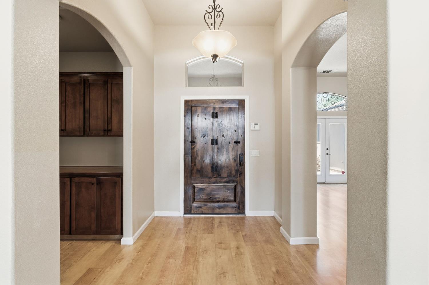 1534 S Manzanita St, Visalia, CA 93292