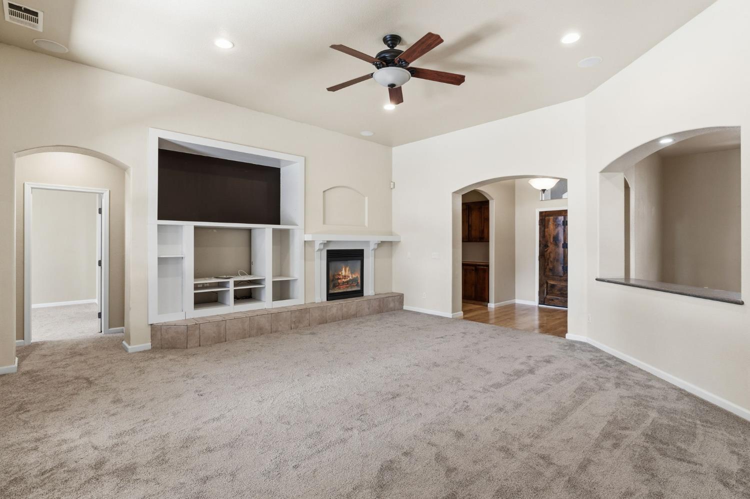 1534 S Manzanita St, Visalia, CA 93292