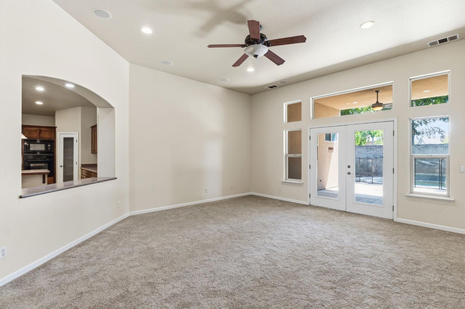 1534 S Manzanita St, Visalia, CA 93292