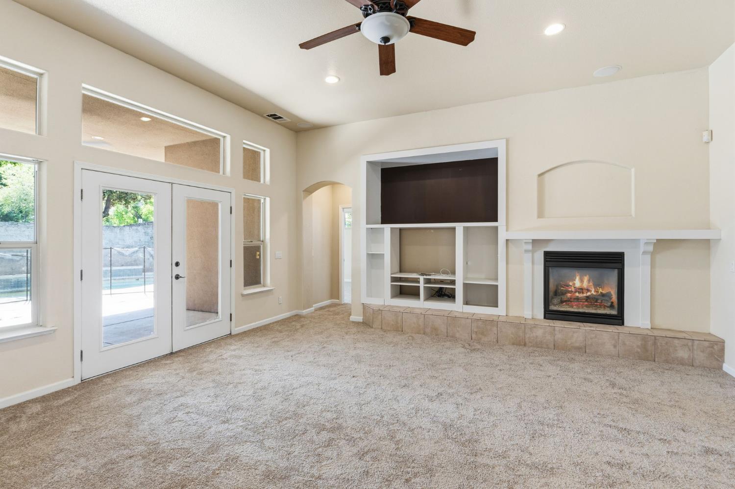 1534 S Manzanita St, Visalia, CA 93292