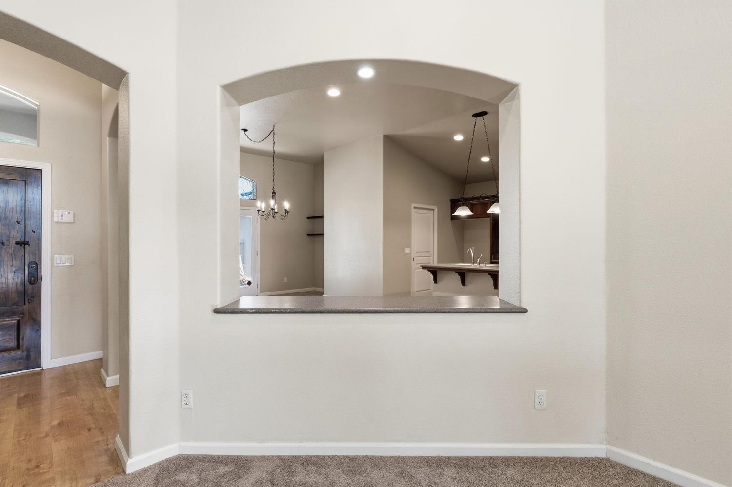 1534 S Manzanita St, Visalia, CA 93292