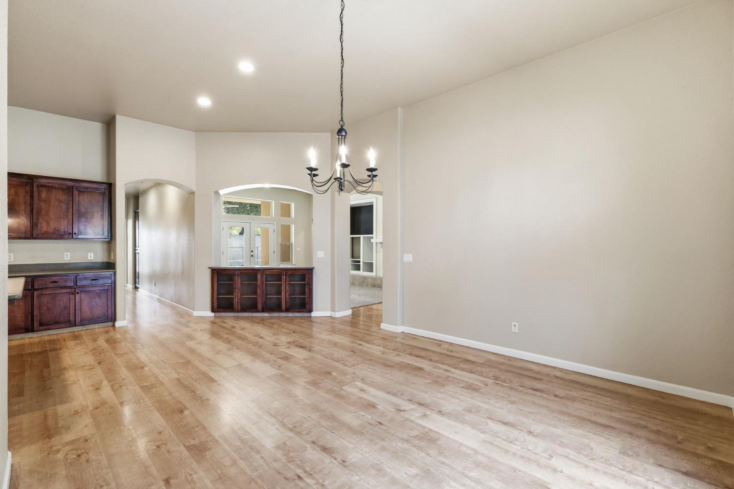 1534 S Manzanita St, Visalia, CA 93292