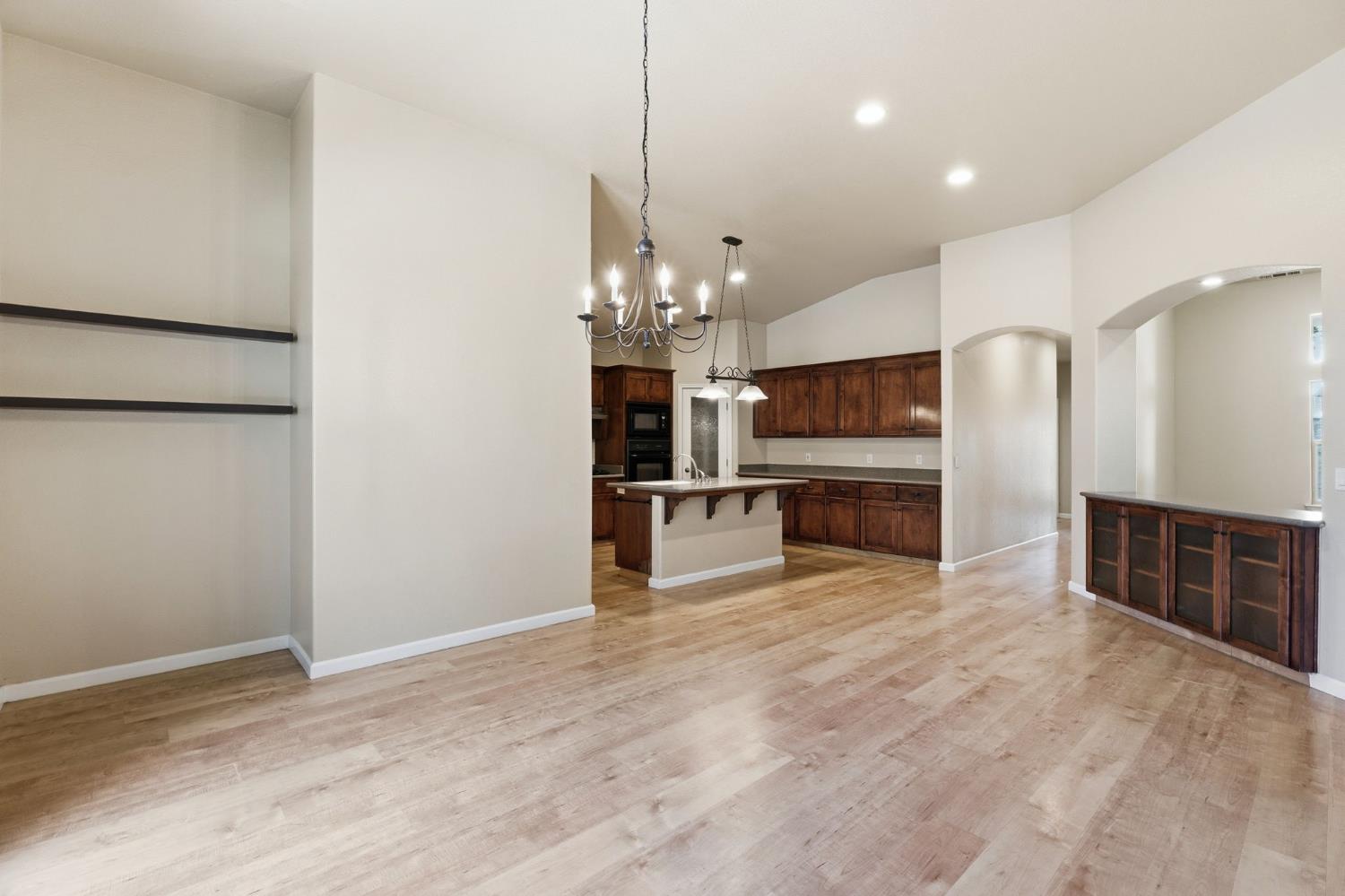 1534 S Manzanita St, Visalia, CA 93292