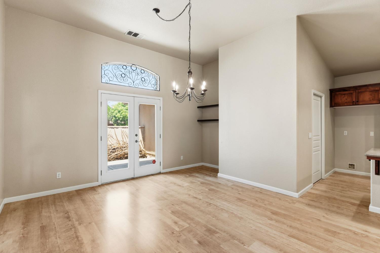 1534 S Manzanita St, Visalia, CA 93292