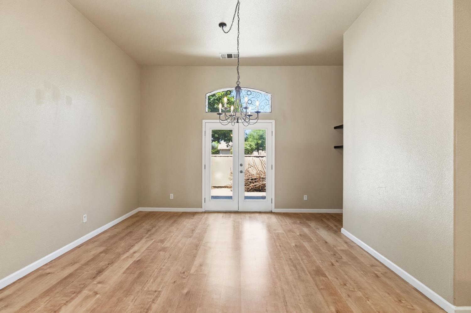 1534 S Manzanita St, Visalia, CA 93292