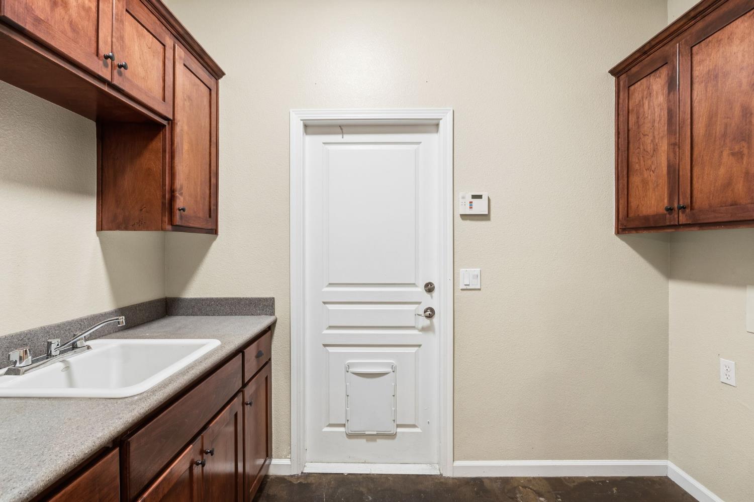 1534 S Manzanita St, Visalia, CA 93292