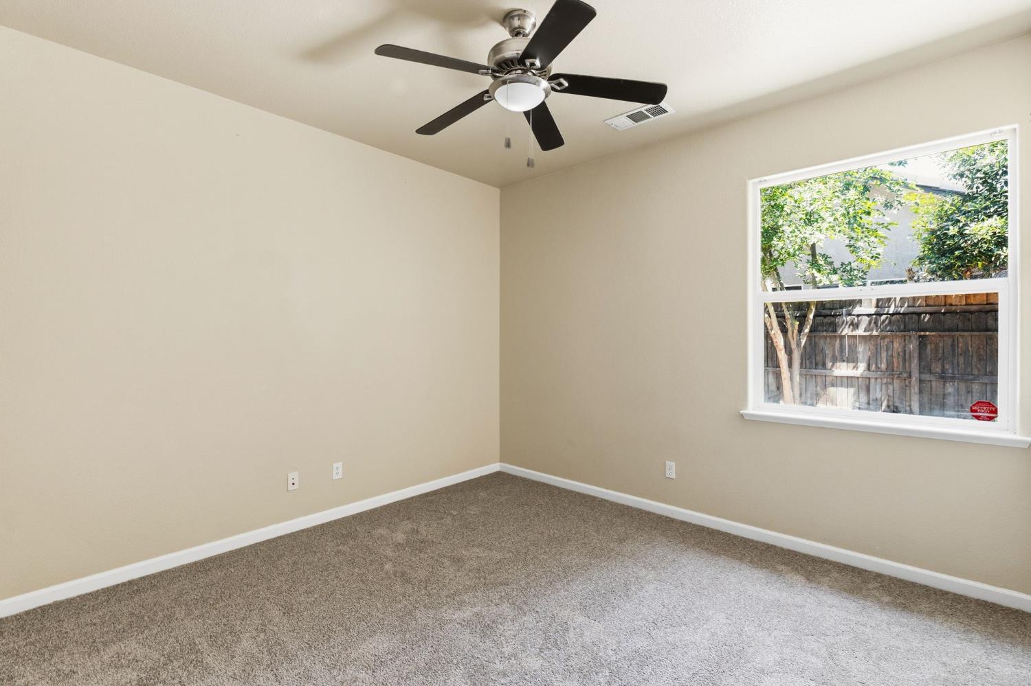 1534 S Manzanita St, Visalia, CA 93292