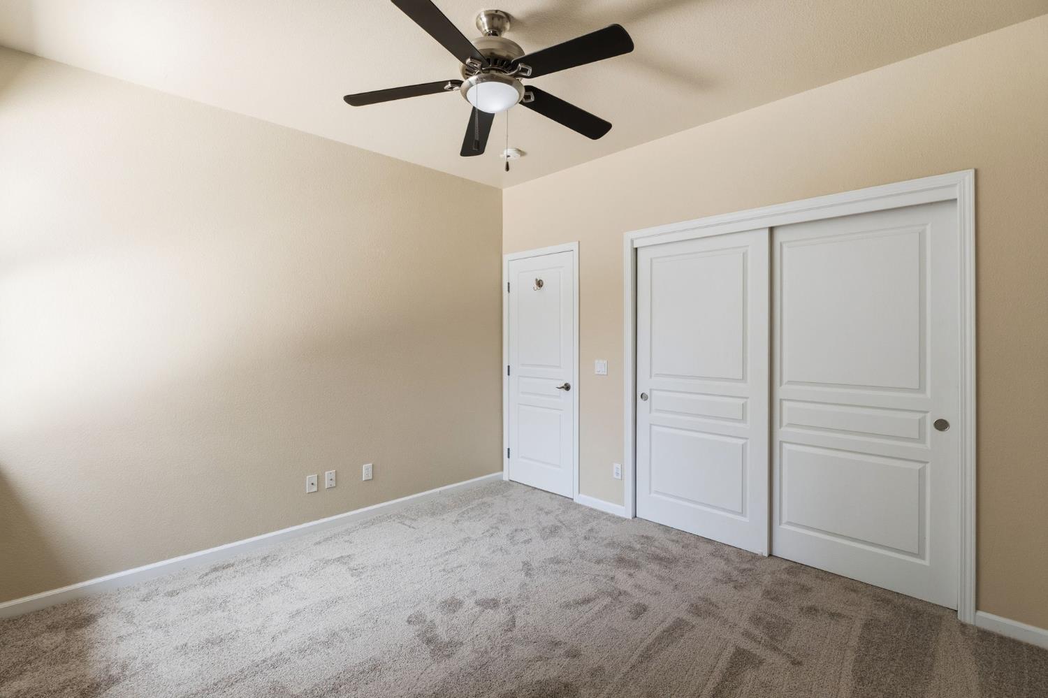 1534 S Manzanita St, Visalia, CA 93292
