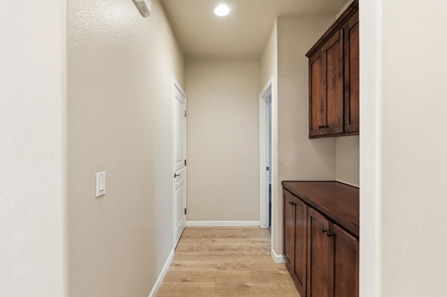 1534 S Manzanita St, Visalia, CA 93292
