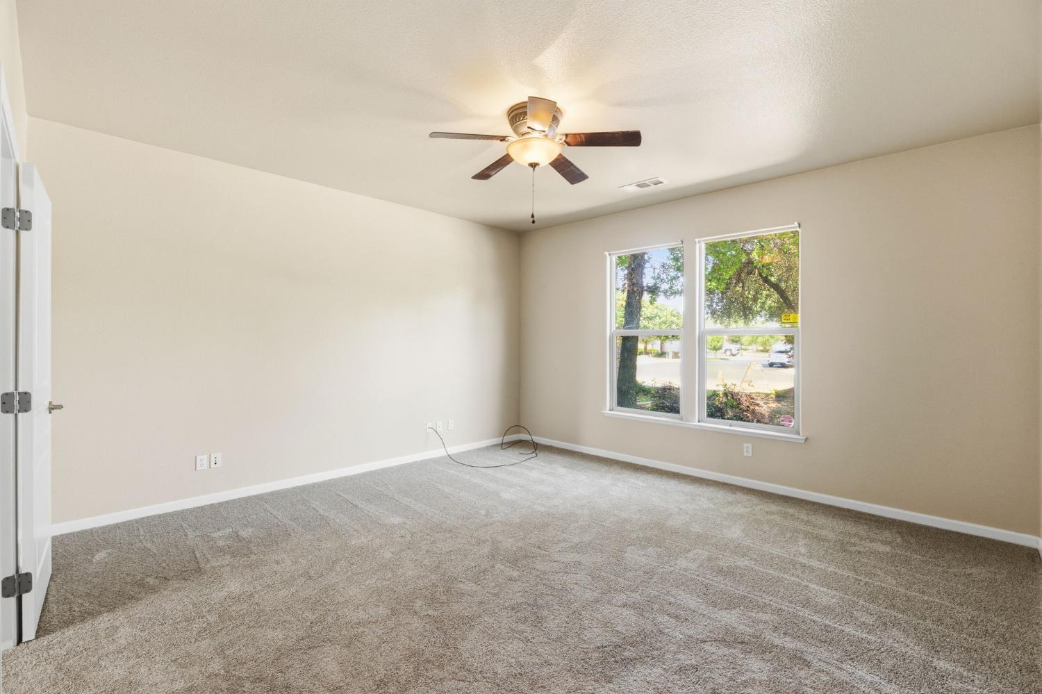 1534 S Manzanita St, Visalia, CA 93292