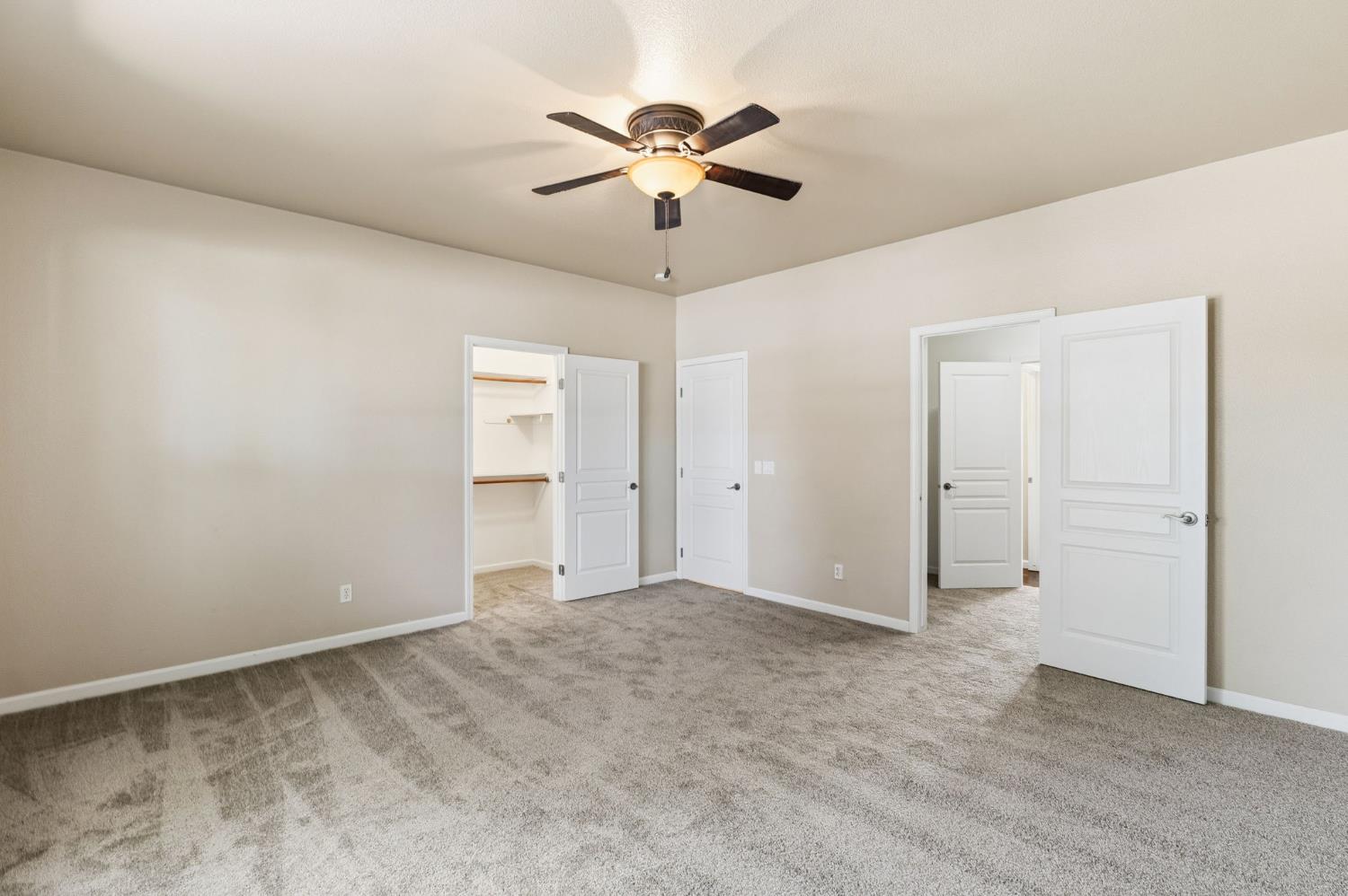 1534 S Manzanita St, Visalia, CA 93292