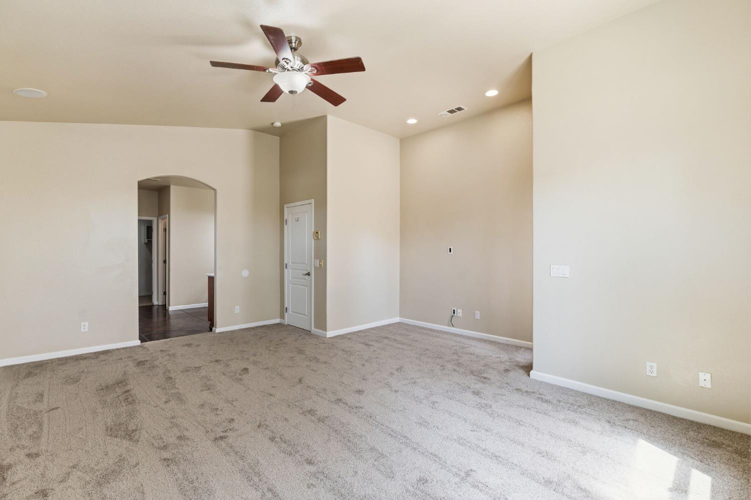 1534 S Manzanita St, Visalia, CA 93292
